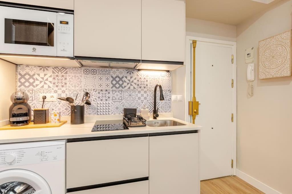 Apartamento New! Cozy For Couples With Private Patio & Out Shower Sevilla