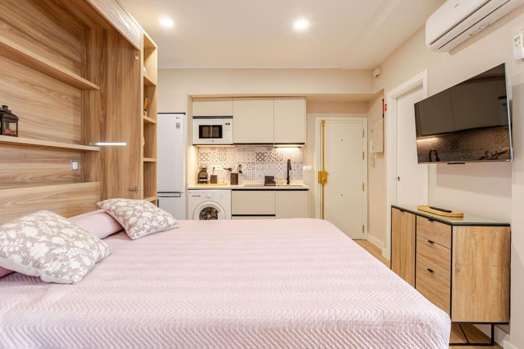 New! Cozy For Couples With Private Patio & Out Shower *