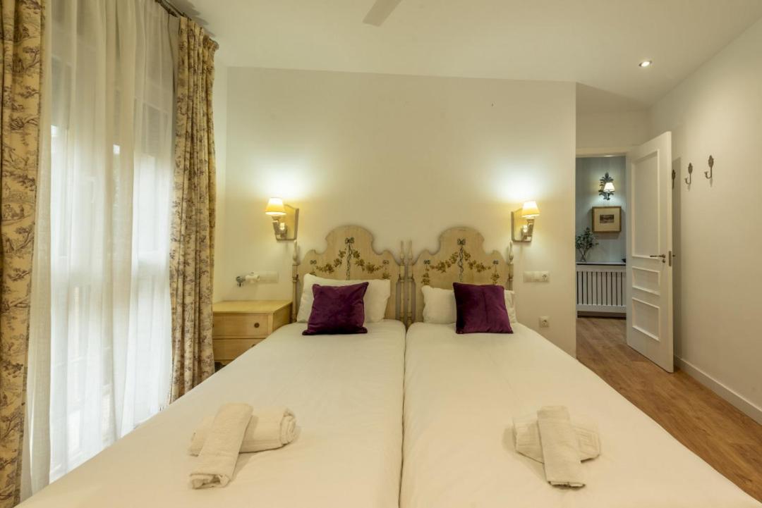 Apartment Wide With Beautiful Kitchen 2bd 3bth -arenal Seville