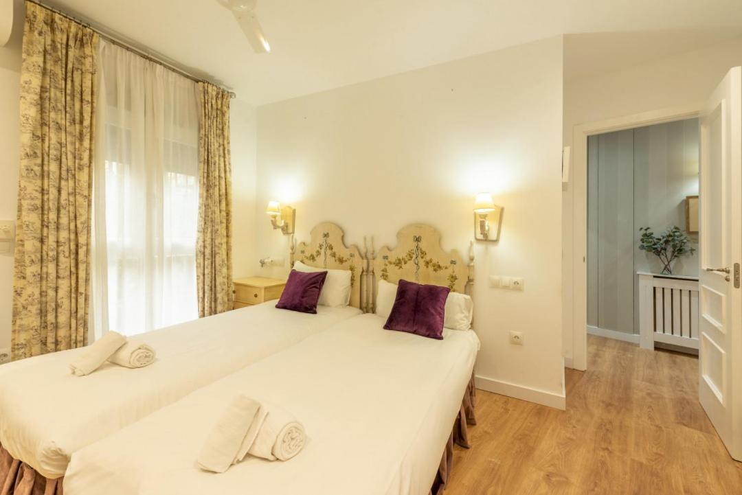Wide With Beautiful Kitchen 2bd 3bth -arenal Seville