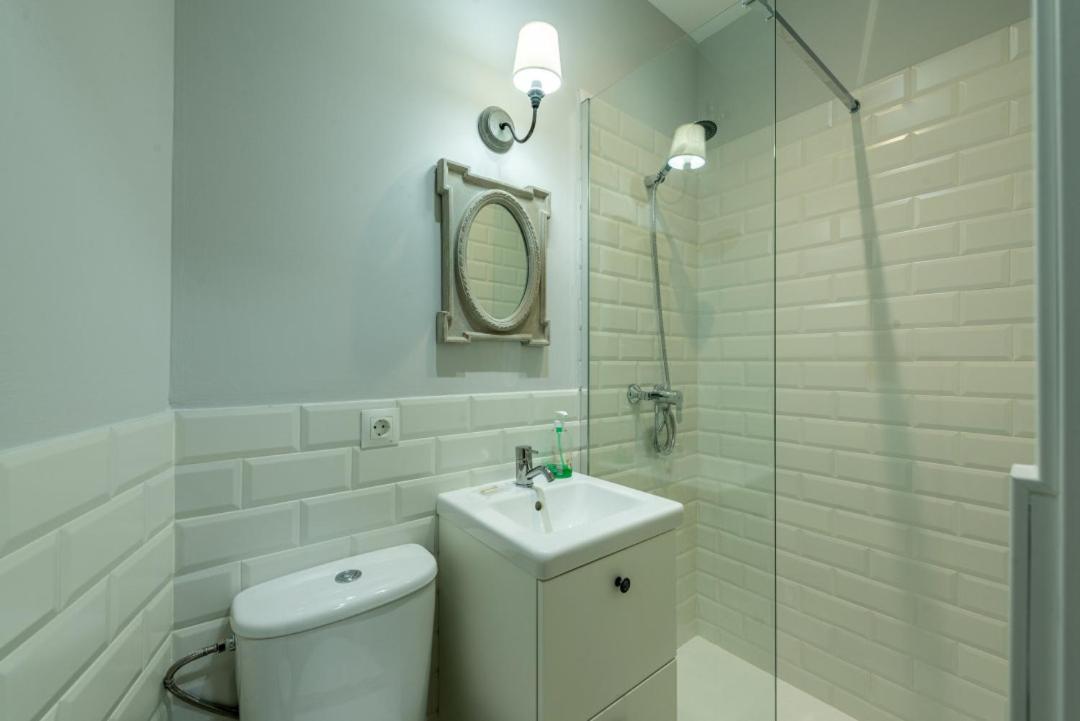 Wide With Beautiful Kitchen 2bd 3bth -arenal Apartment