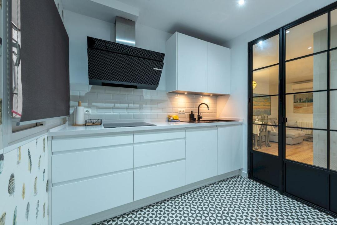 Wide With Beautiful Kitchen 2bd 3bth -arenal Apartment *