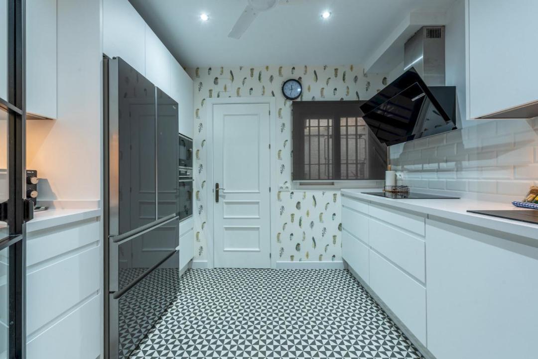 Wide With Beautiful Kitchen 2bd 3bth -arenal Seville