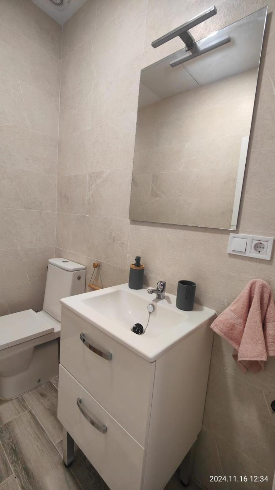 In Alameda De Hercules Apartment