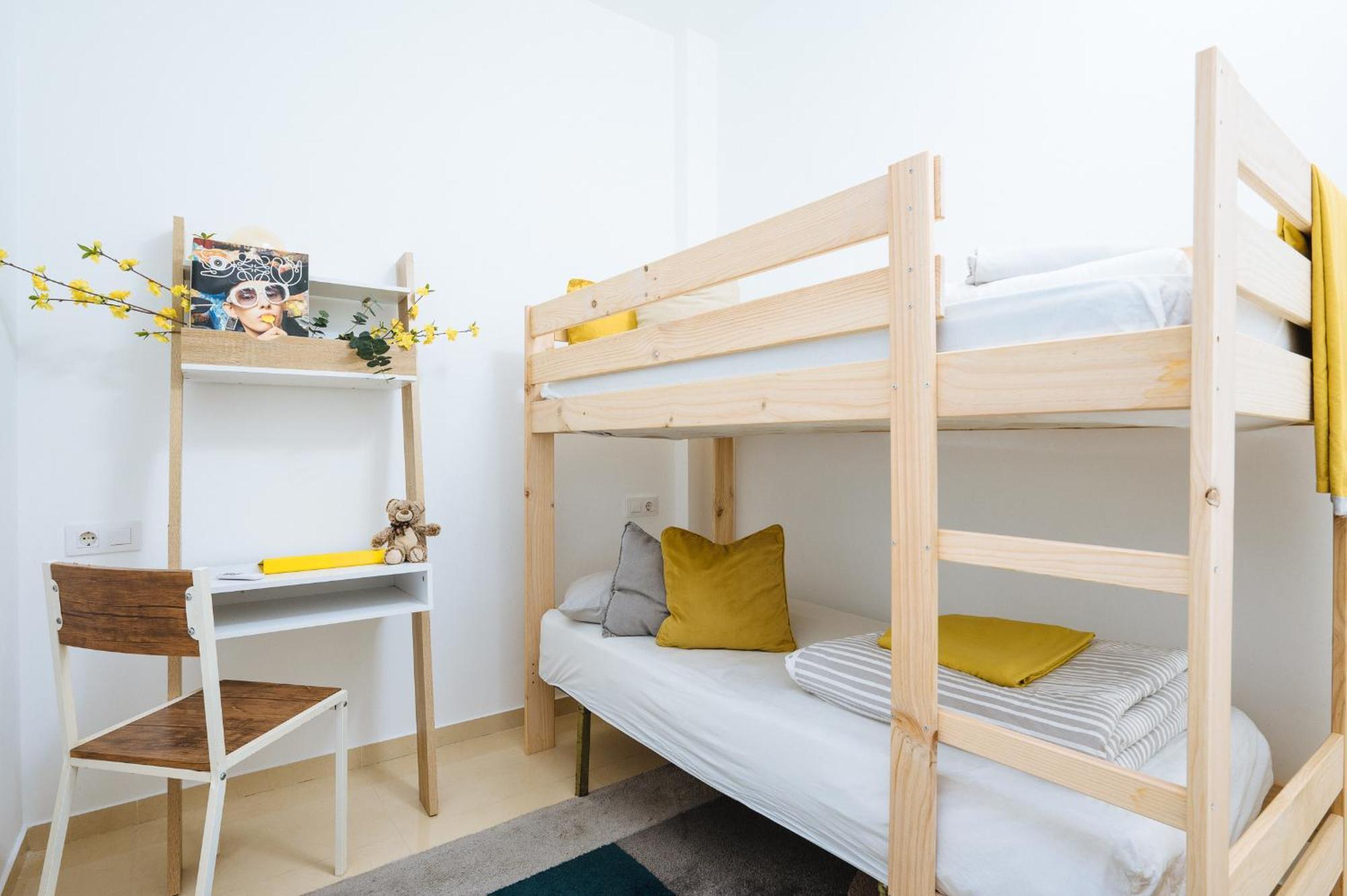 Bright Bunk Bed In Historic Center Homestay