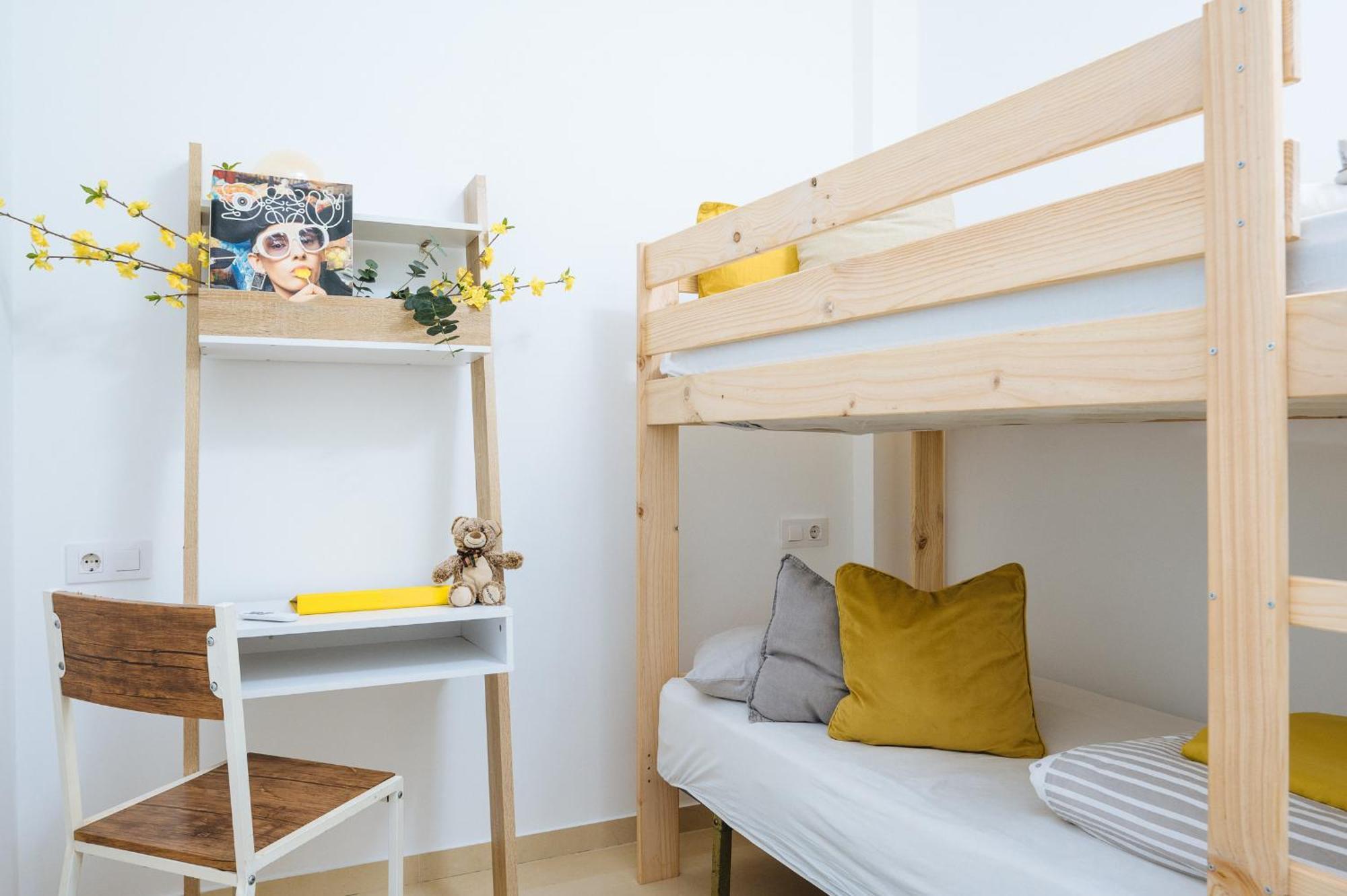 Bright Bunk Bed In Historic Center Homestay