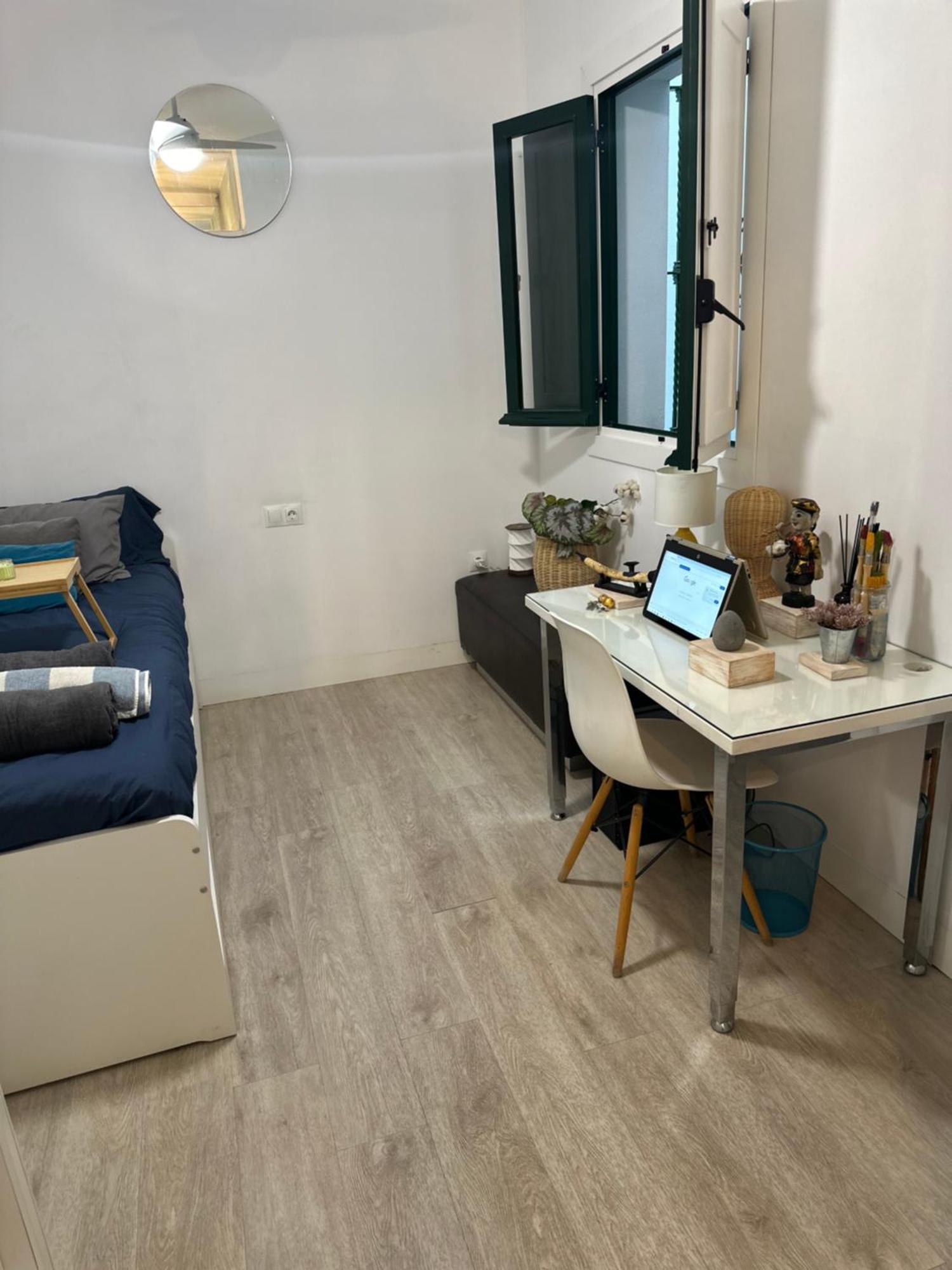 Homestay Casa Duque Compartida Familiar 1-Habitacion Con Bano Propio Seville
