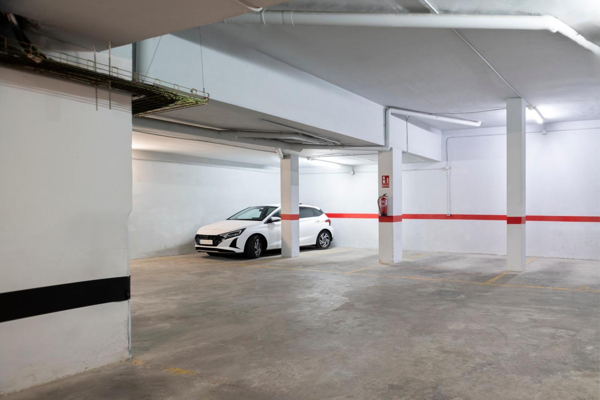 Urban Oasis With Pool & Parking Sevilla