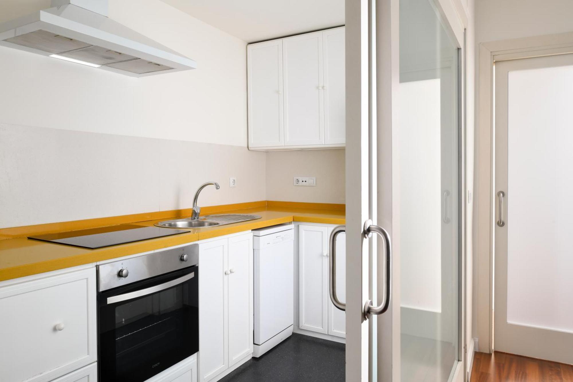 Apartamento Urban Oasis With Pool & Parking