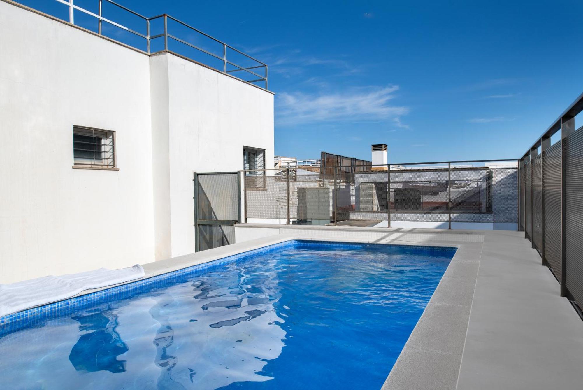 Urban Oasis With Pool & Parking