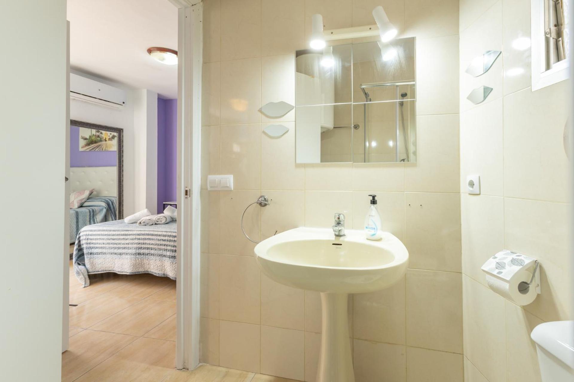 Duque Center Premium Suites, Free Parking