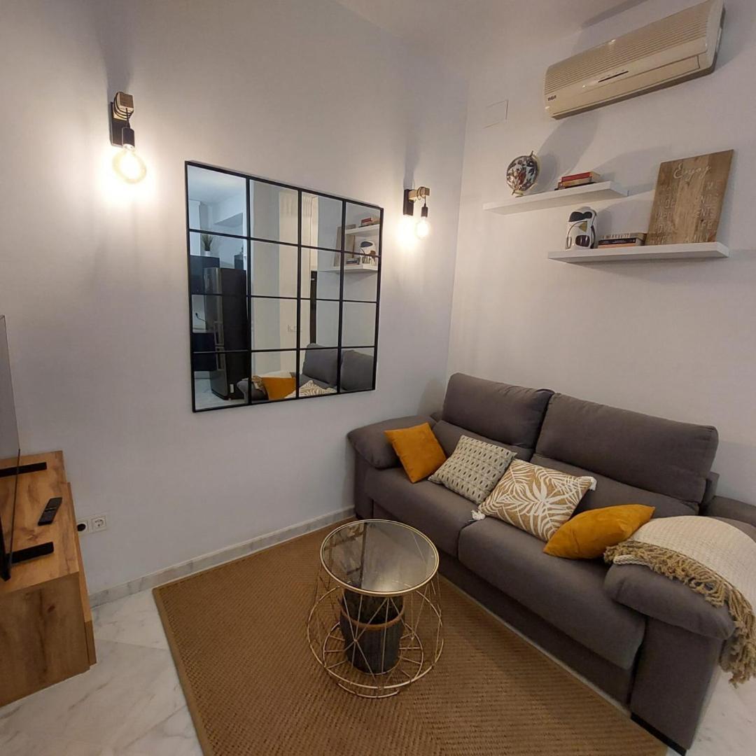 Modern And Wide- 1bd 1bth- Triana Seville