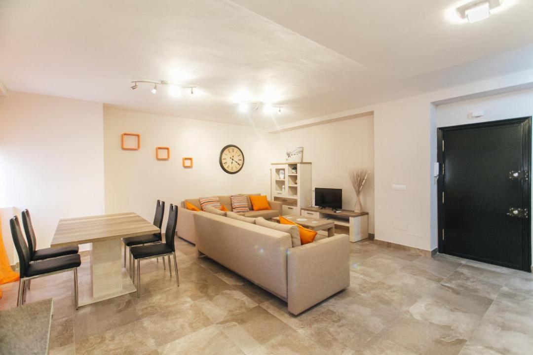 Apartment Wide And Diaphanous- 3bd 2bth- Alcazar Seville