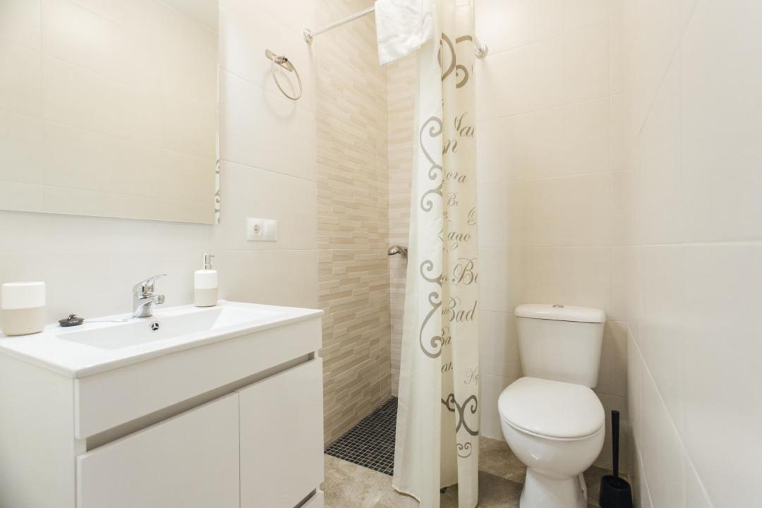 Wide And Diaphanous- 3bd 2bth- Alcazar *