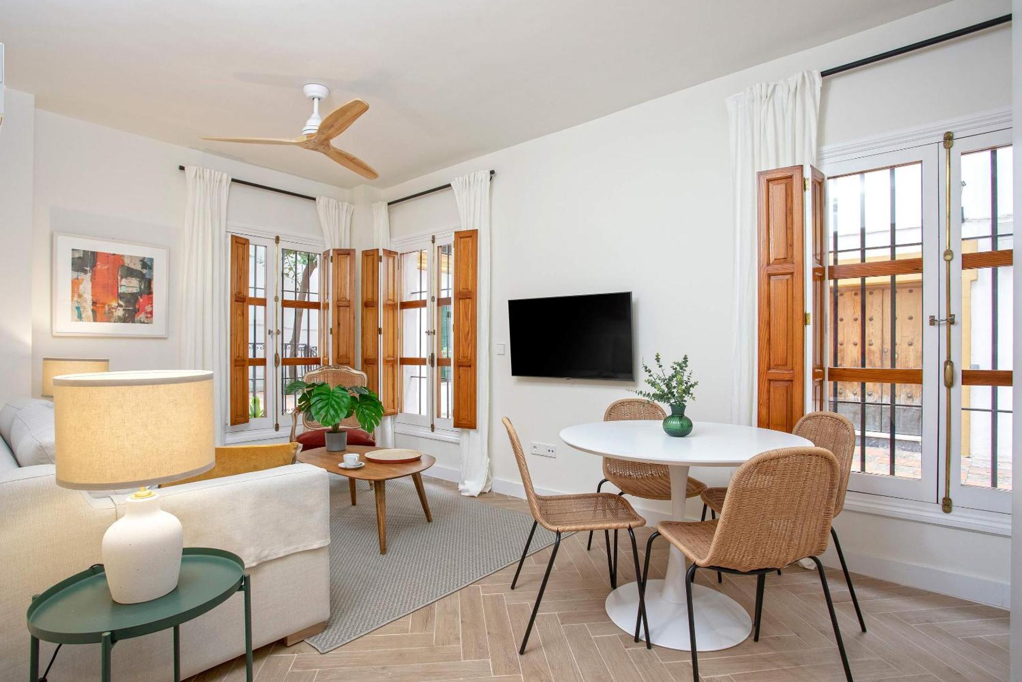 Genteel Plaza De Santa Cruz Apartment