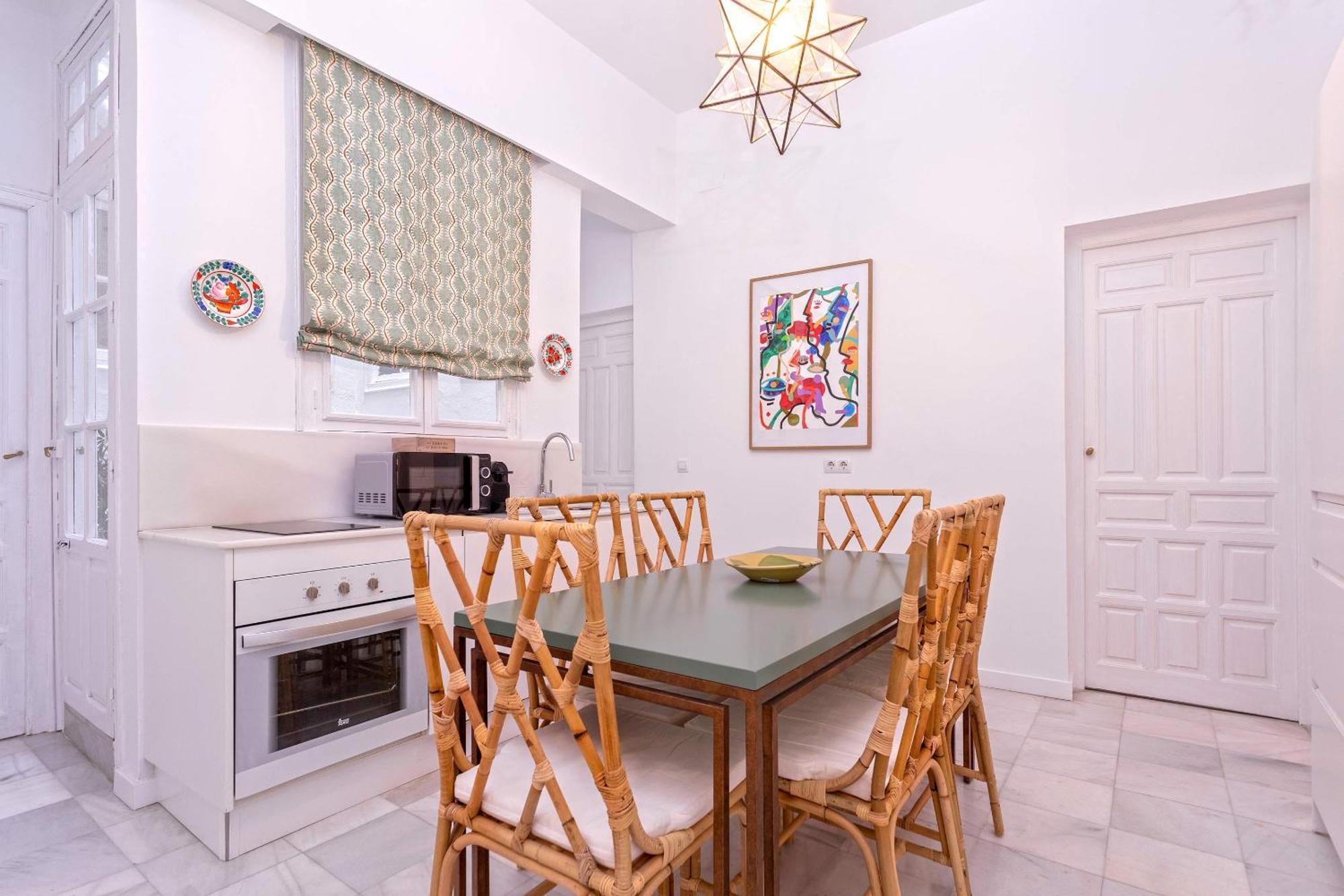 Genteel Almansa Ii Apartment *
