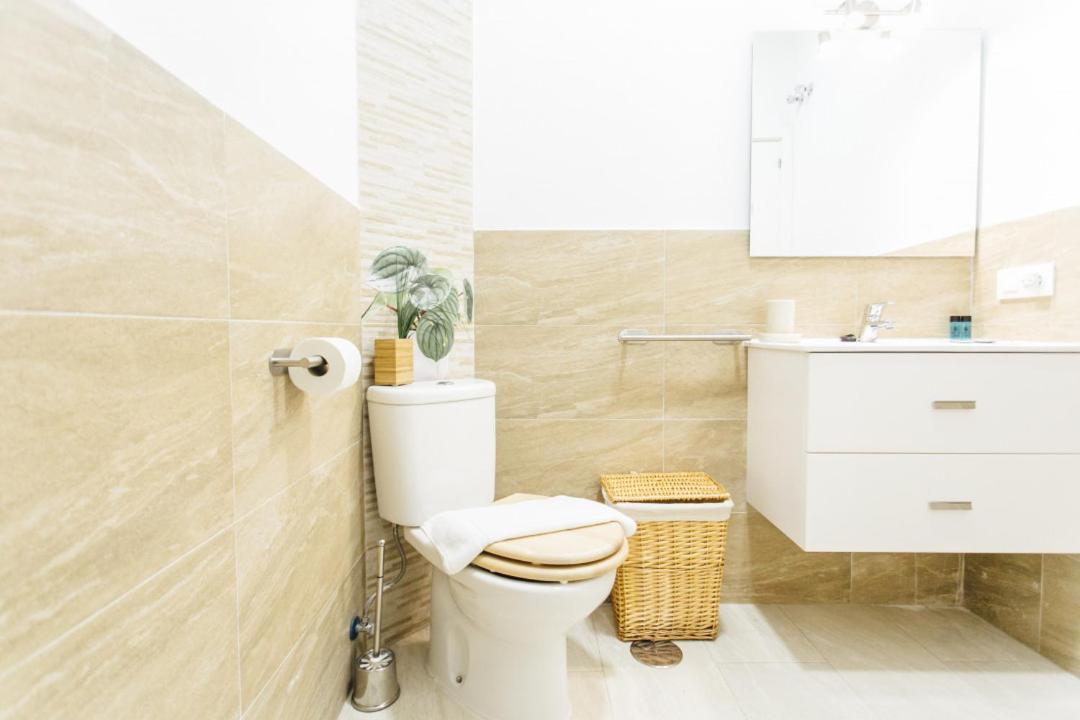 Bright And Comfortable- 2d 2b- Conde De Torrejon Apartment *