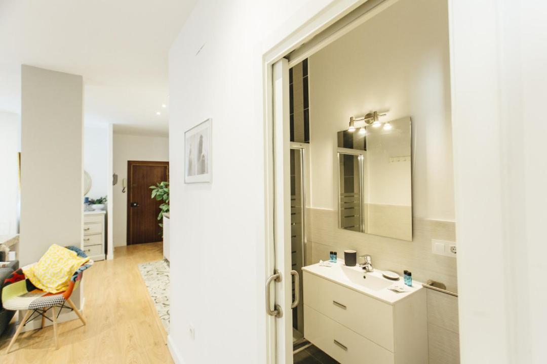 Bright And Comfortable- 2d 2b- Conde De Torrejon *