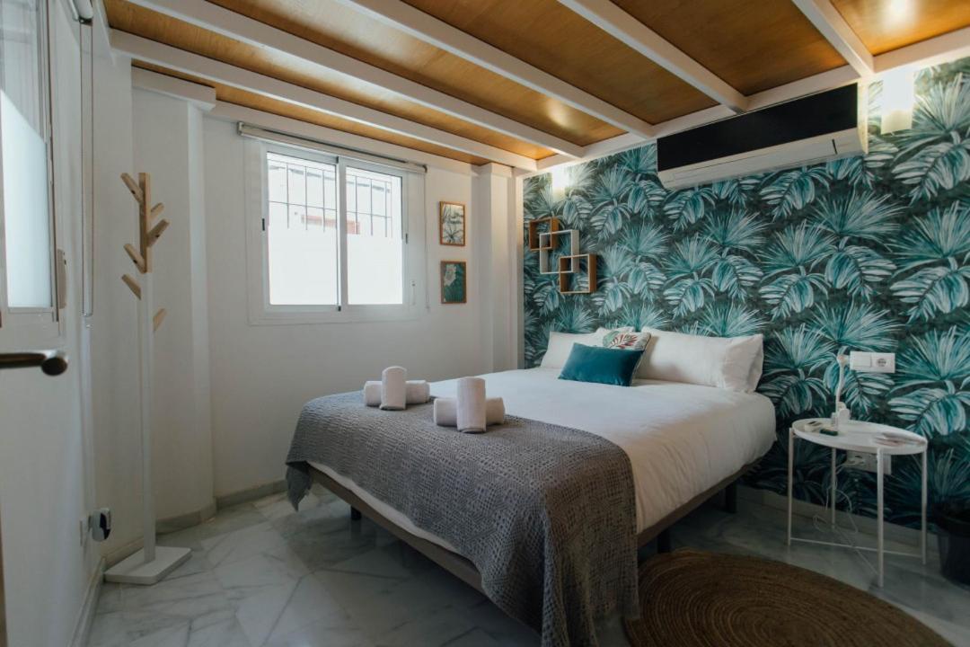 Cozy Next To The Alameda -2bdrm 1,5 Bath Apartment *