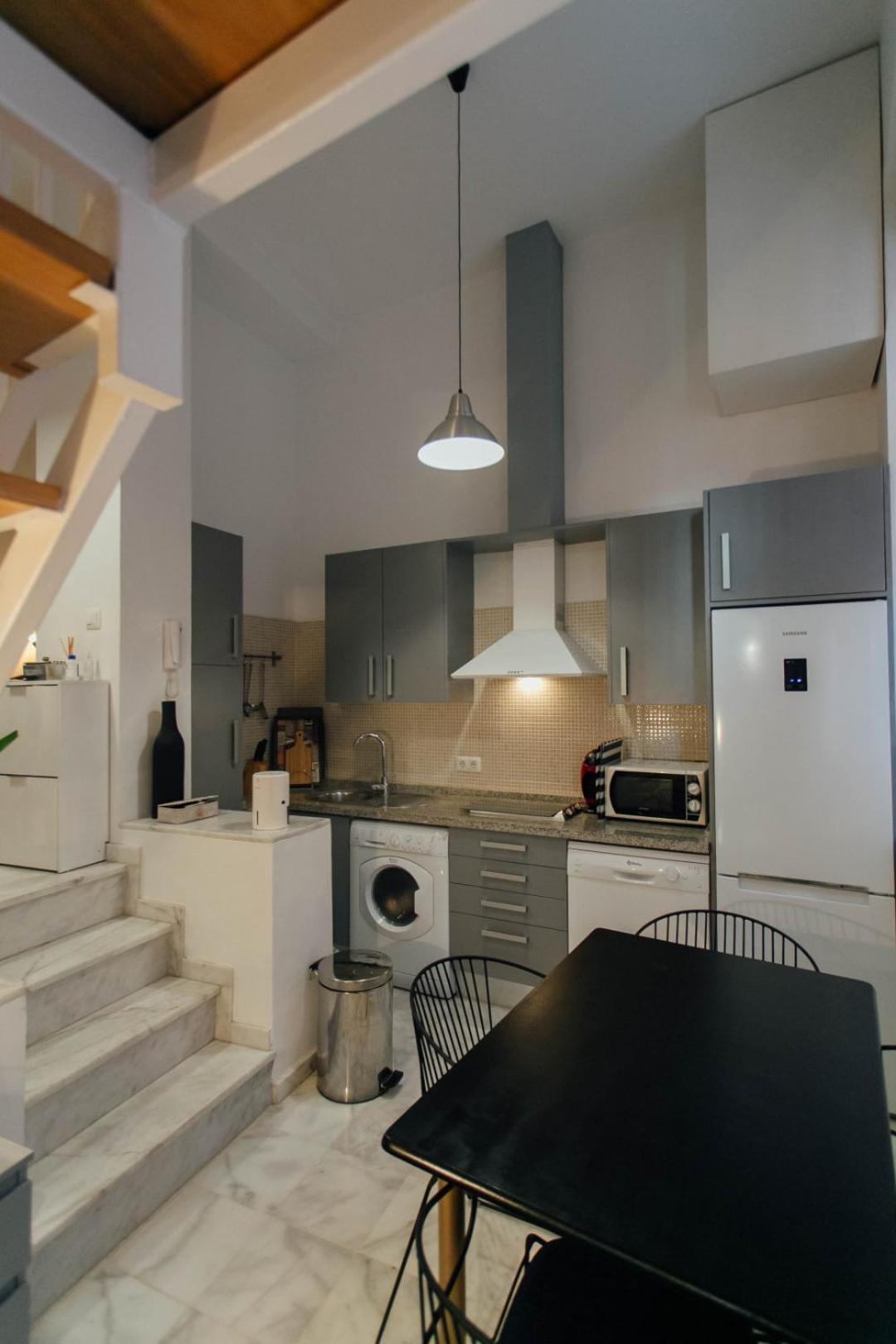Cozy Next To The Alameda -2bdrm 1,5 Bath Apartment