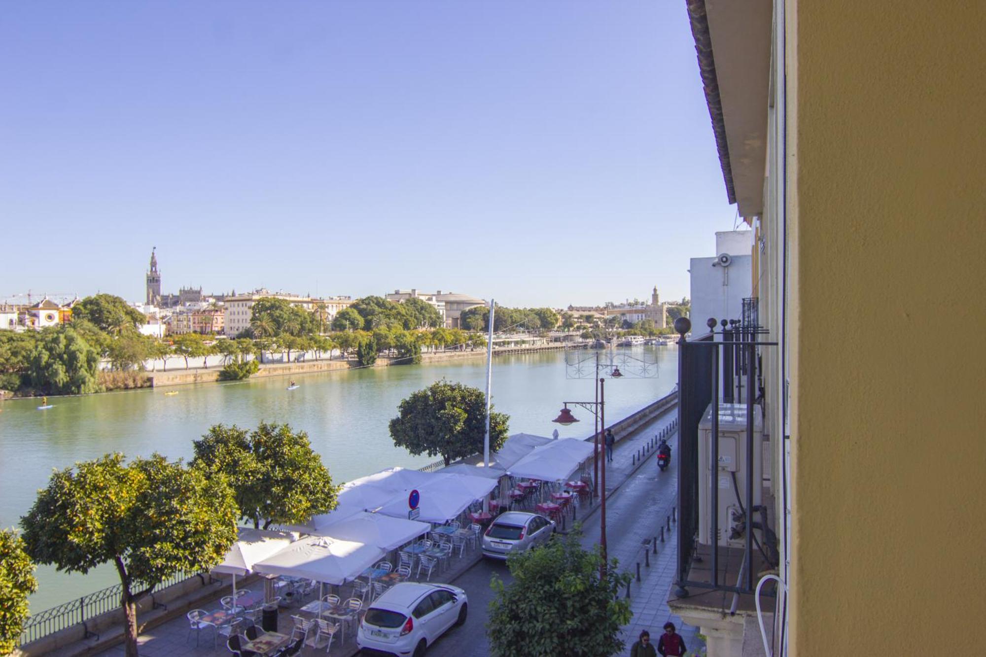 Rentalsevilla Betis Apartment