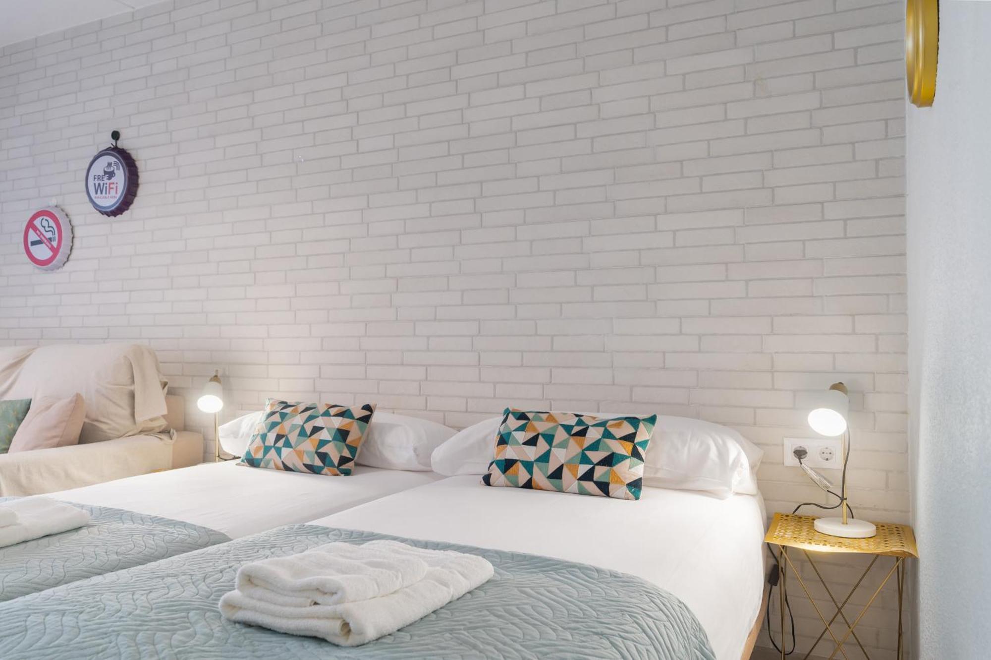 Comfortable And Functional In Triana Apartment Seville