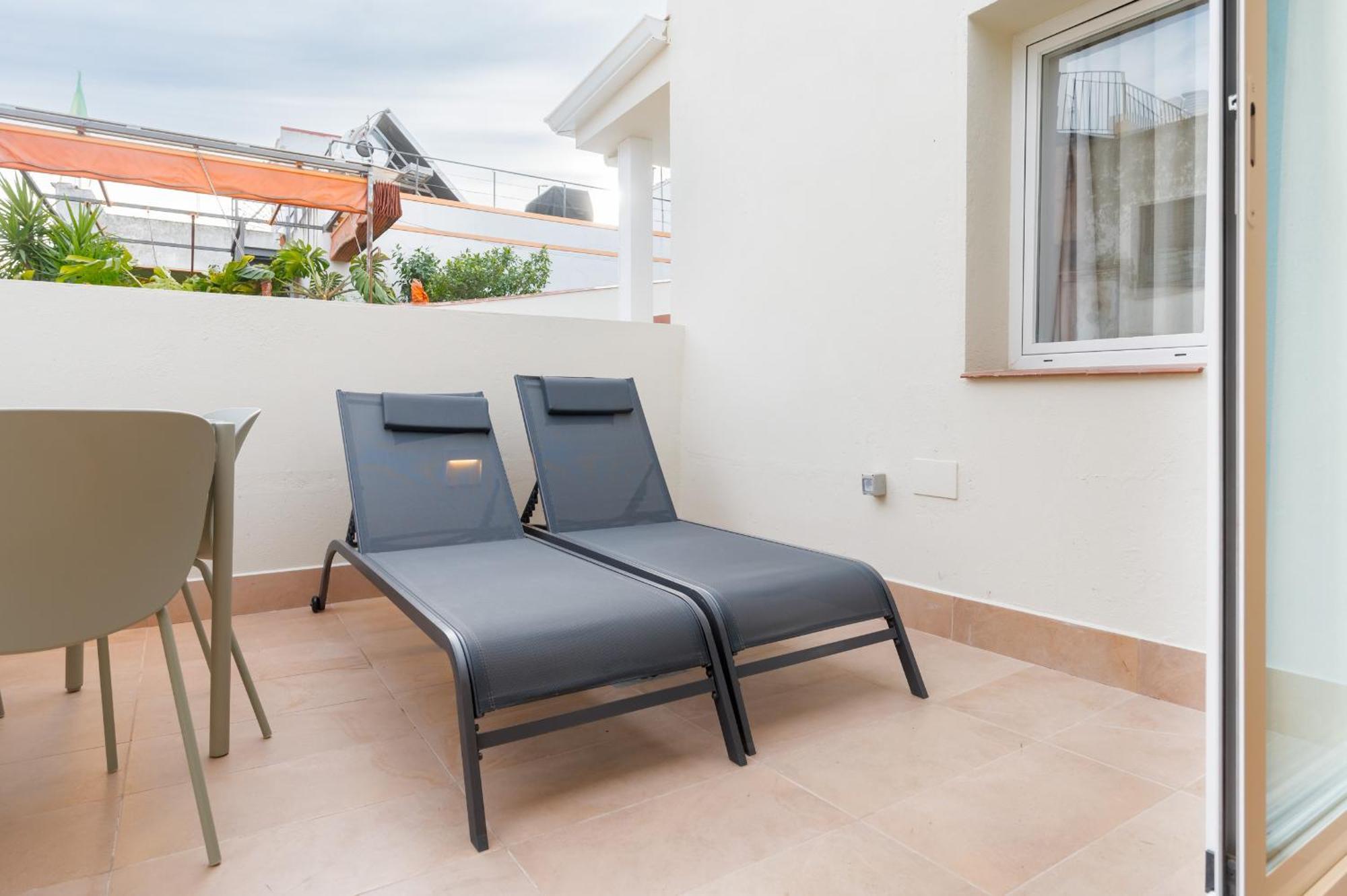 Brand New Penthouse -private Roof Terrace- Alameda Apartment