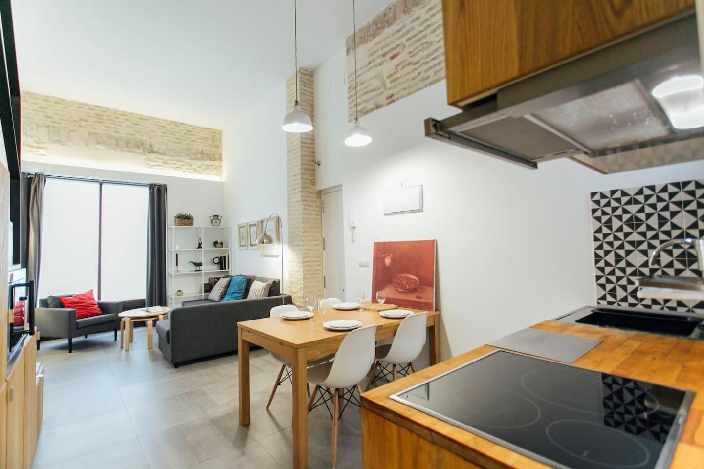 Apartment Amplio De Diseno Precioso De Estilo Sevillano En Pleno Centro