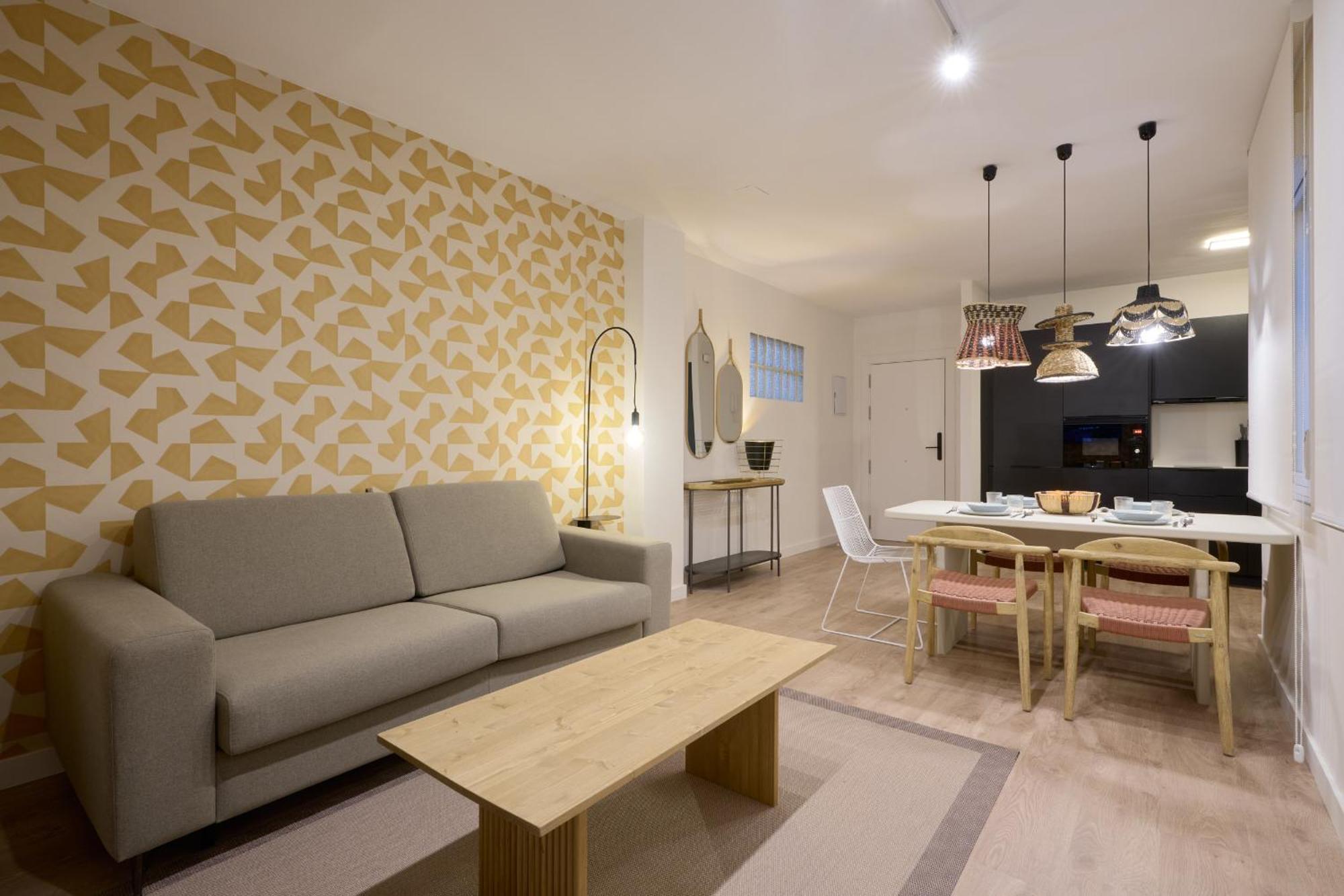 Sunn Amador De Rios, By Homing U * Seville