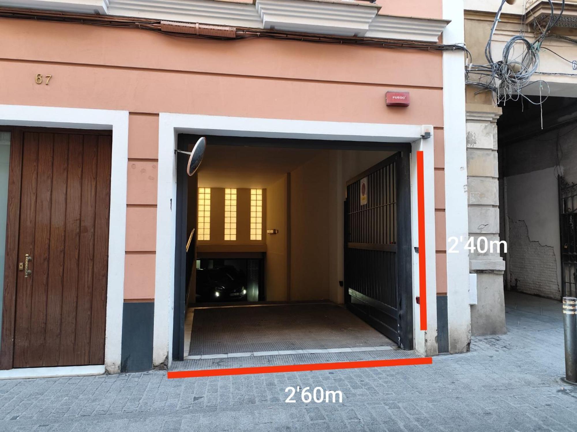 San Luis. Plaza De Parking Gratis!!! Seville