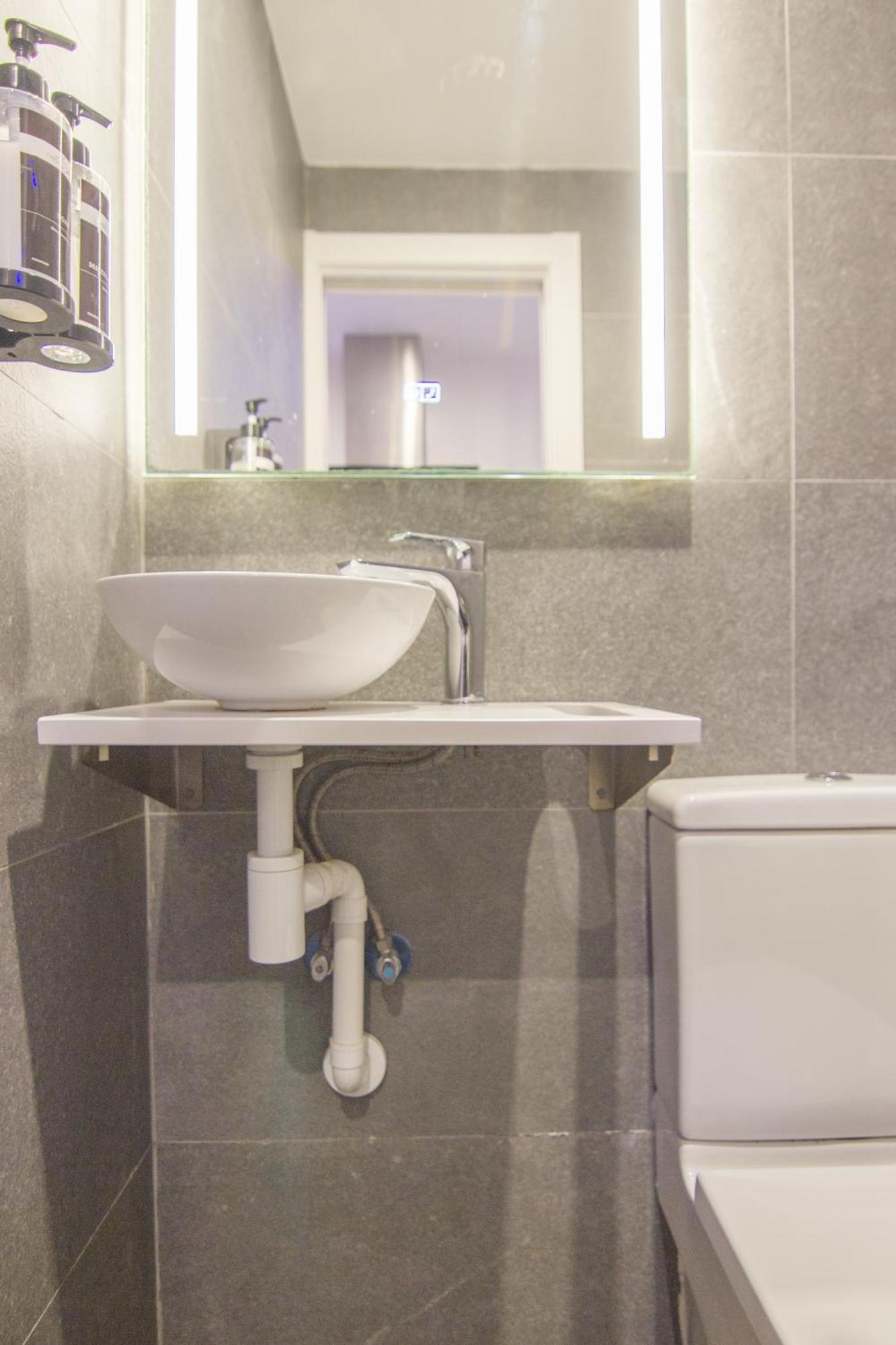 Rentalsevilla Looks Pretty And Modern Apartamento