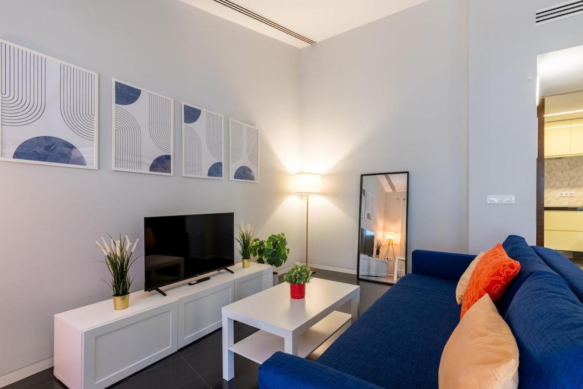 C2 With Terrace In The Arenal, Cathedral Apartment