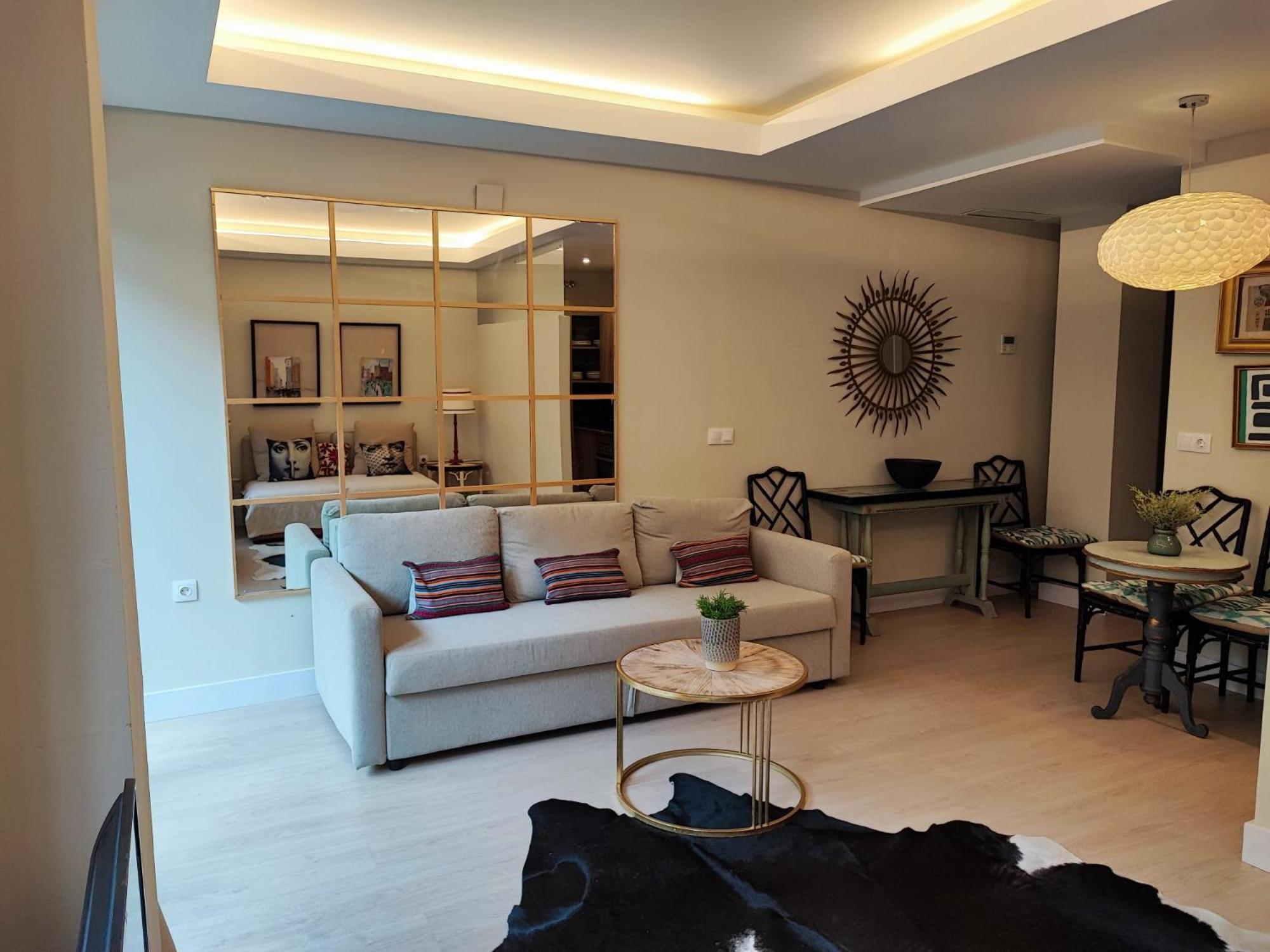 El Alcazar Apartment *