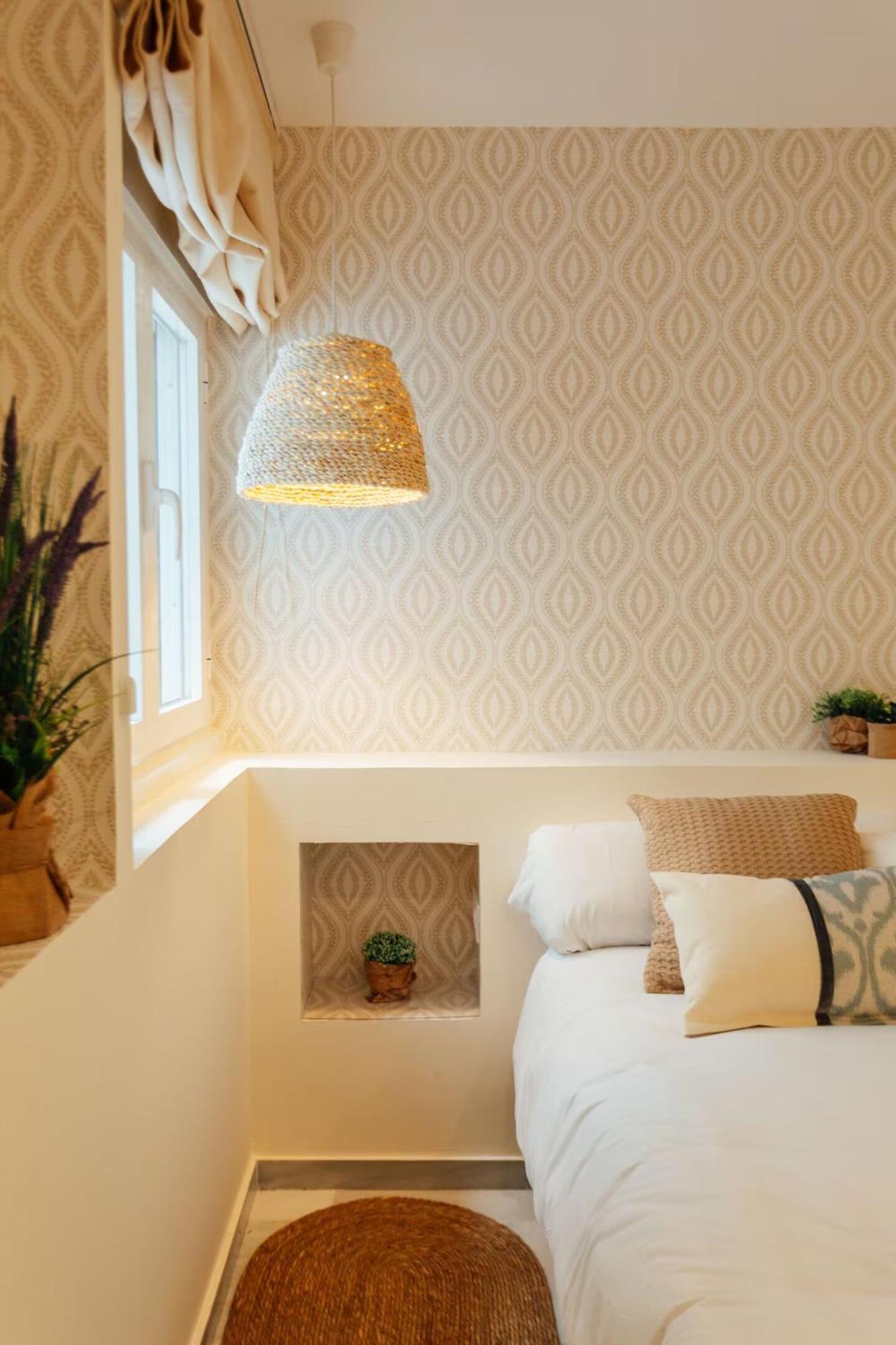 Reformed And Comfy- 2bd 2bth- Arenal Seville