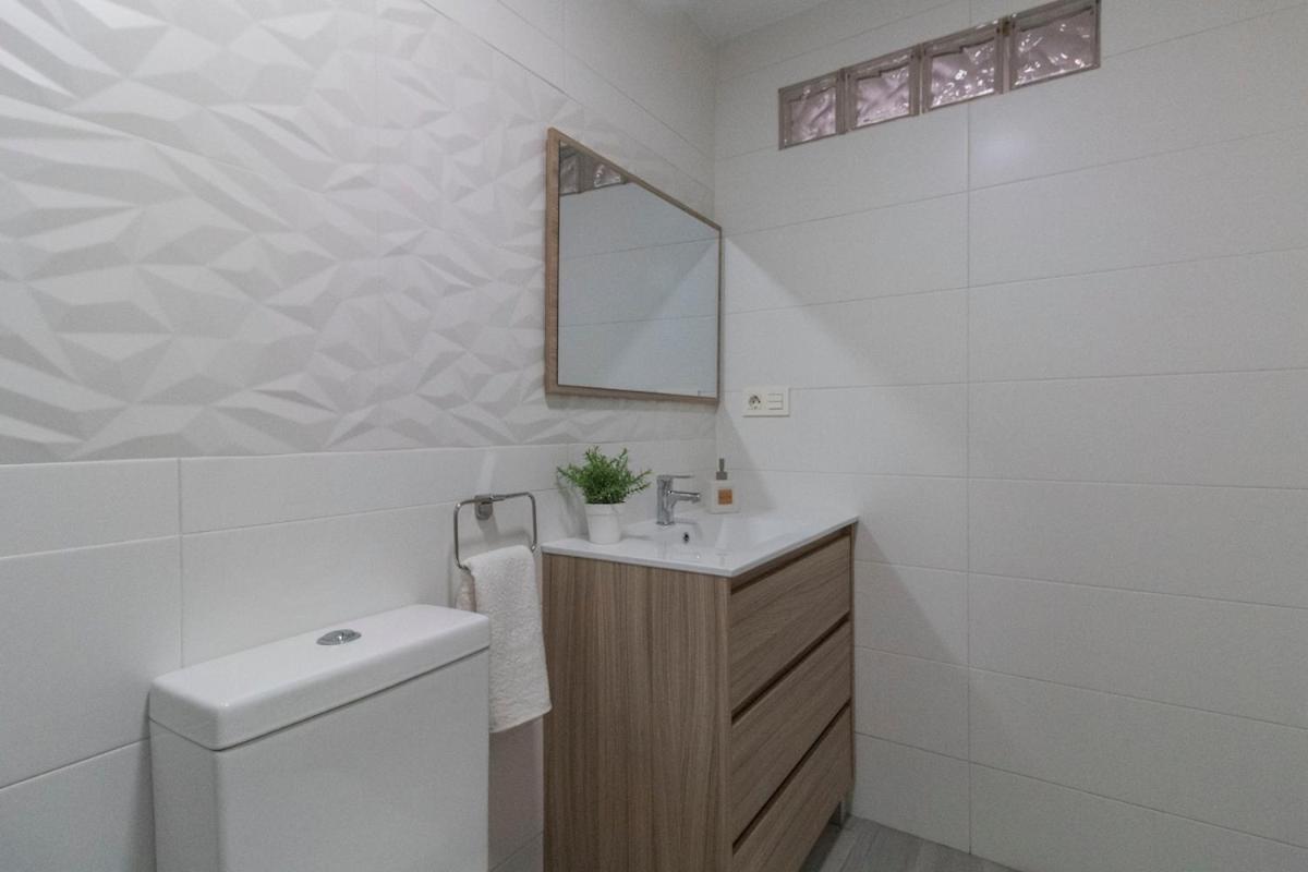 Piso Reformado Next To Santa Justa Y Aeropuerto *