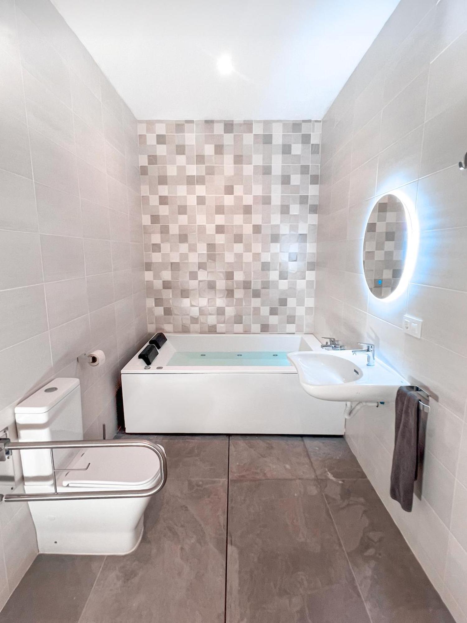 Estudio Con Jacuzzi Privado En Triana Apartment