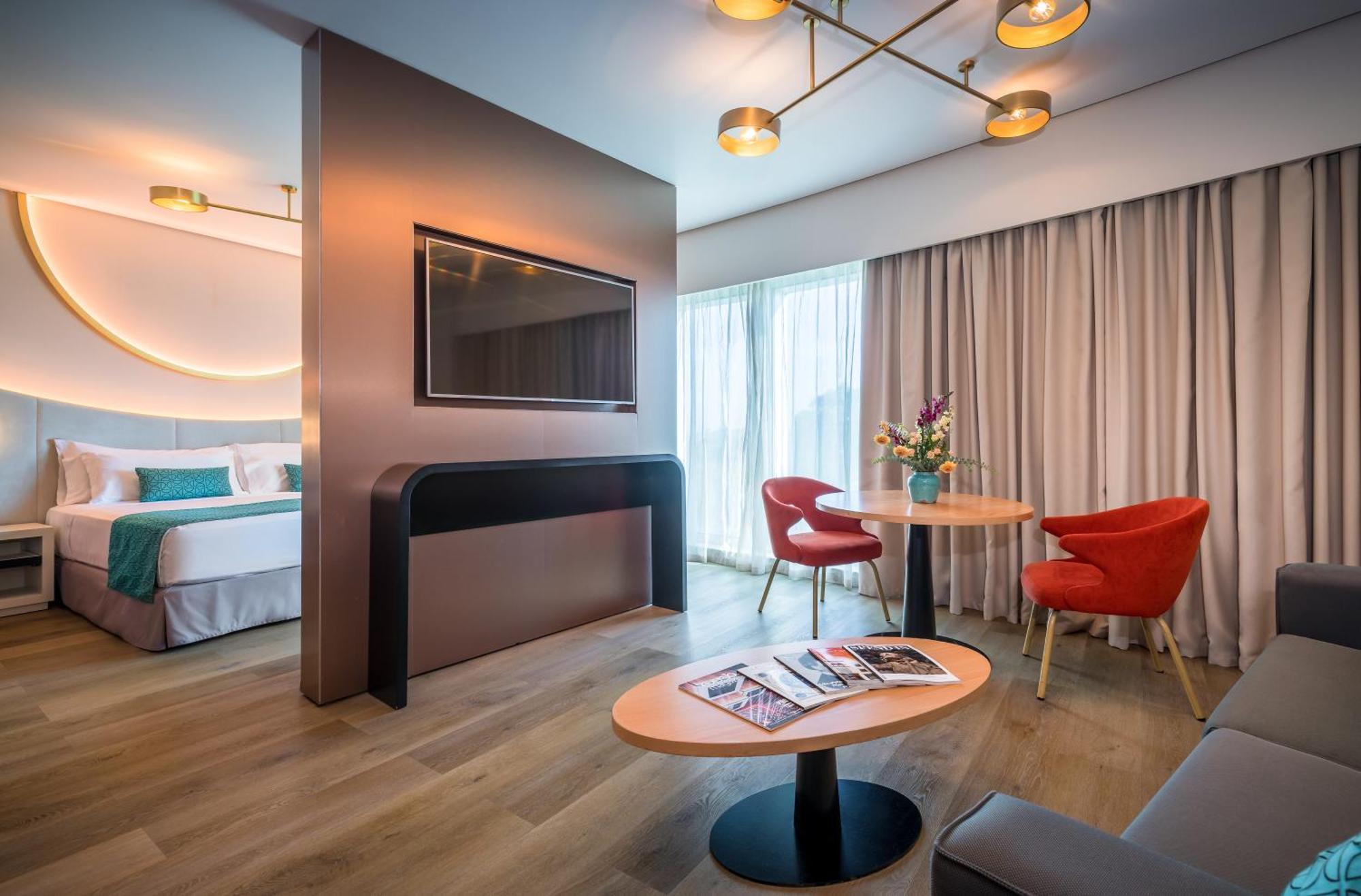 Barcelo Renacimiento Hotel 5*