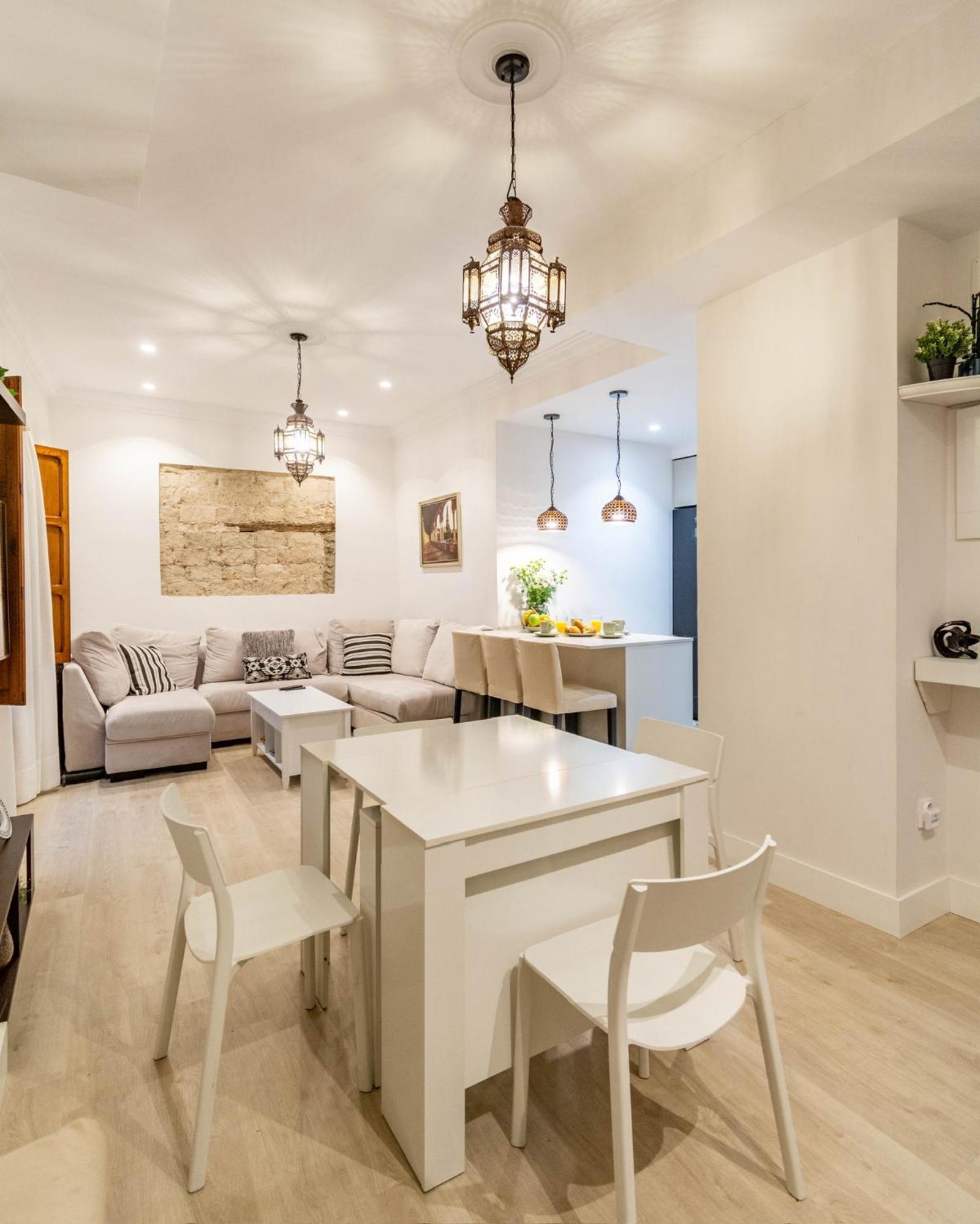 5-bedroom Gem In The Heart Of Apartment
