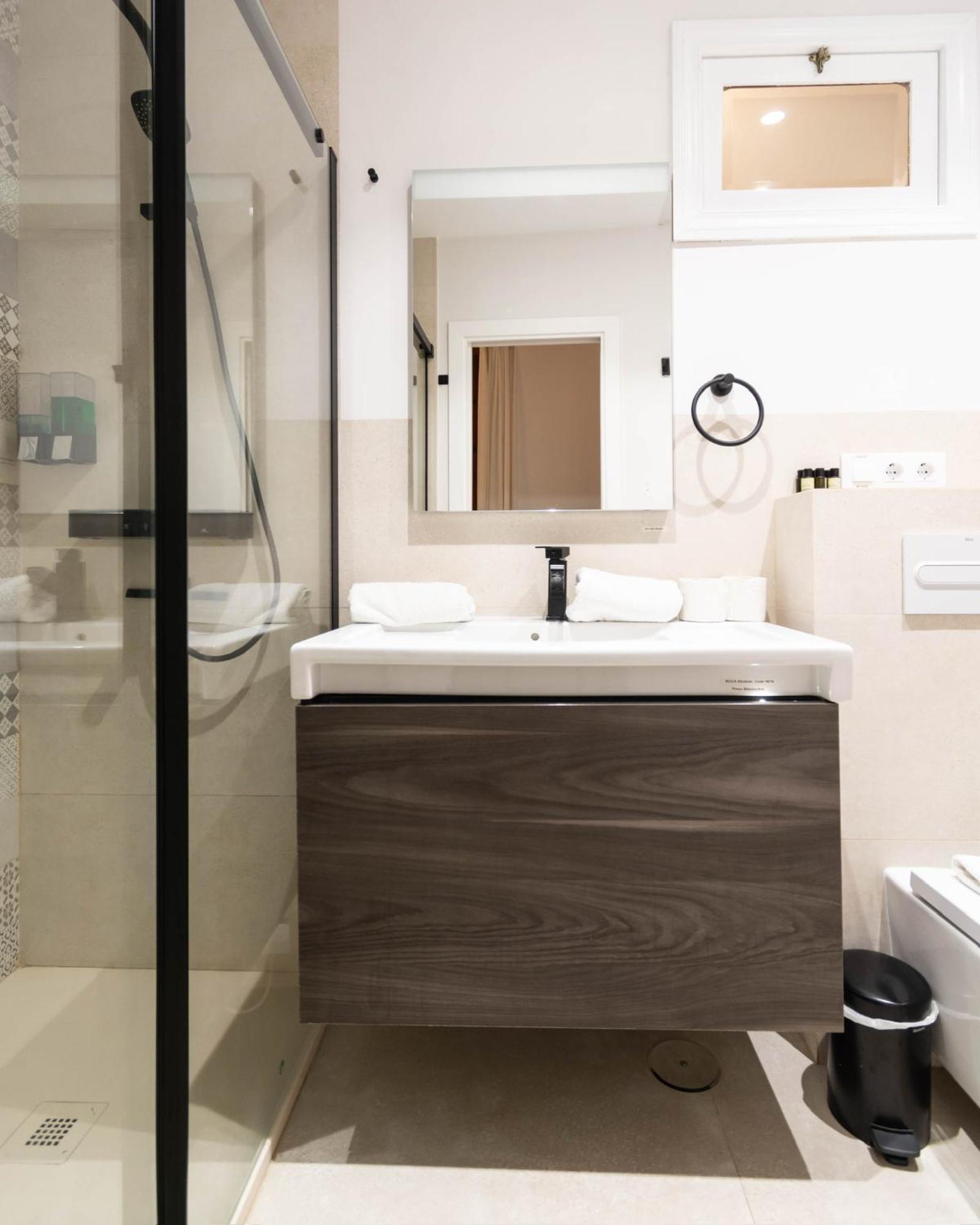 Apartment 5-bedroom Gem In The Heart Of *