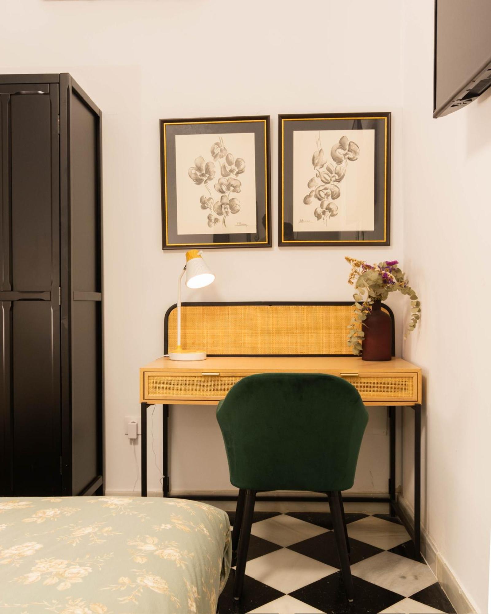 Apartment 5-bedroom Gem In The Heart Of *