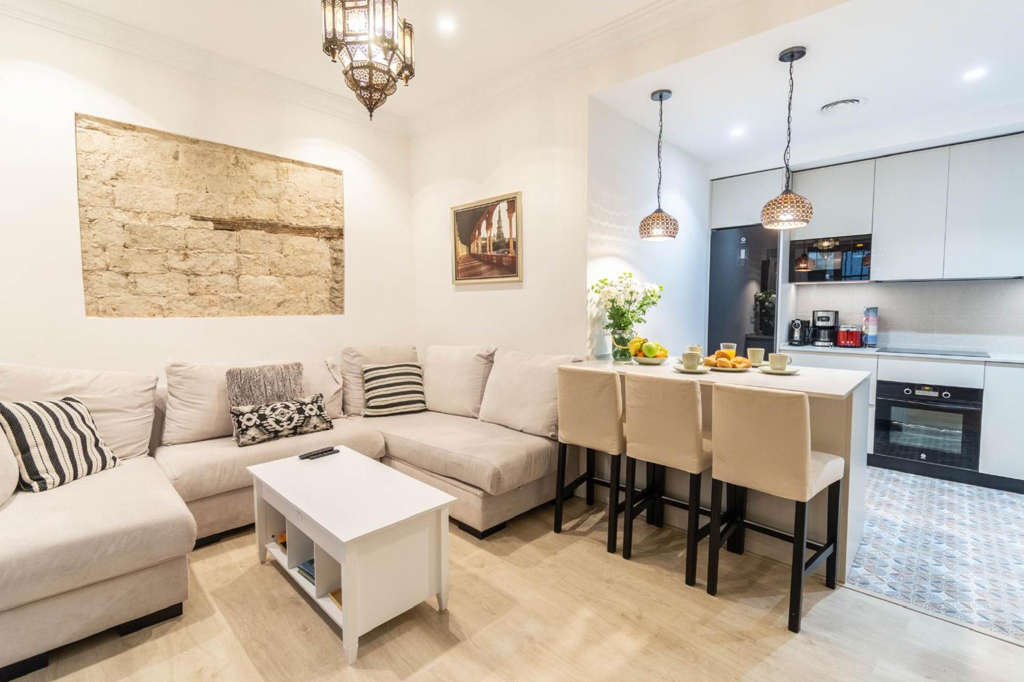 5-bedroom Gem In The Heart Of Apartment Seville