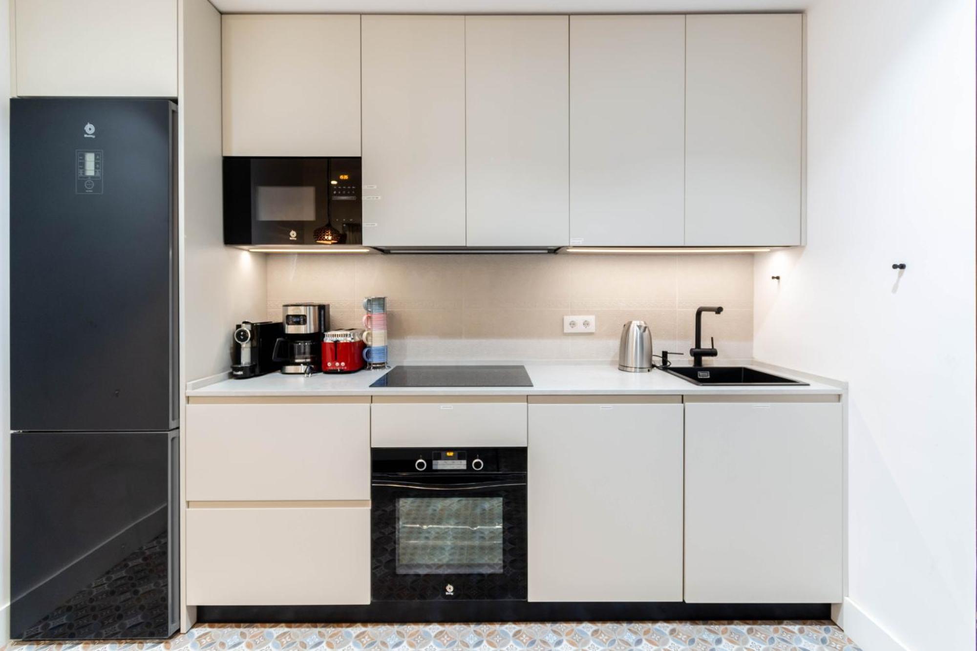 5-bedroom Gem In The Heart Of Apartment Seville