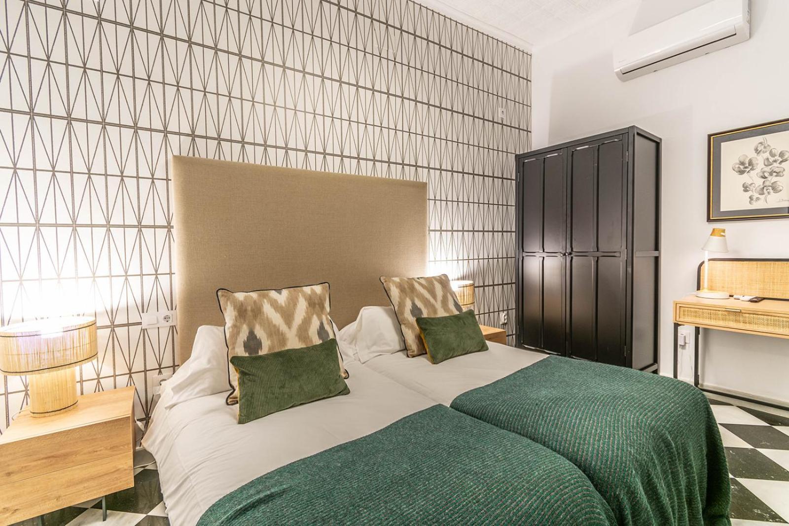 5-bedroom Gem In The Heart Of Apartment Seville