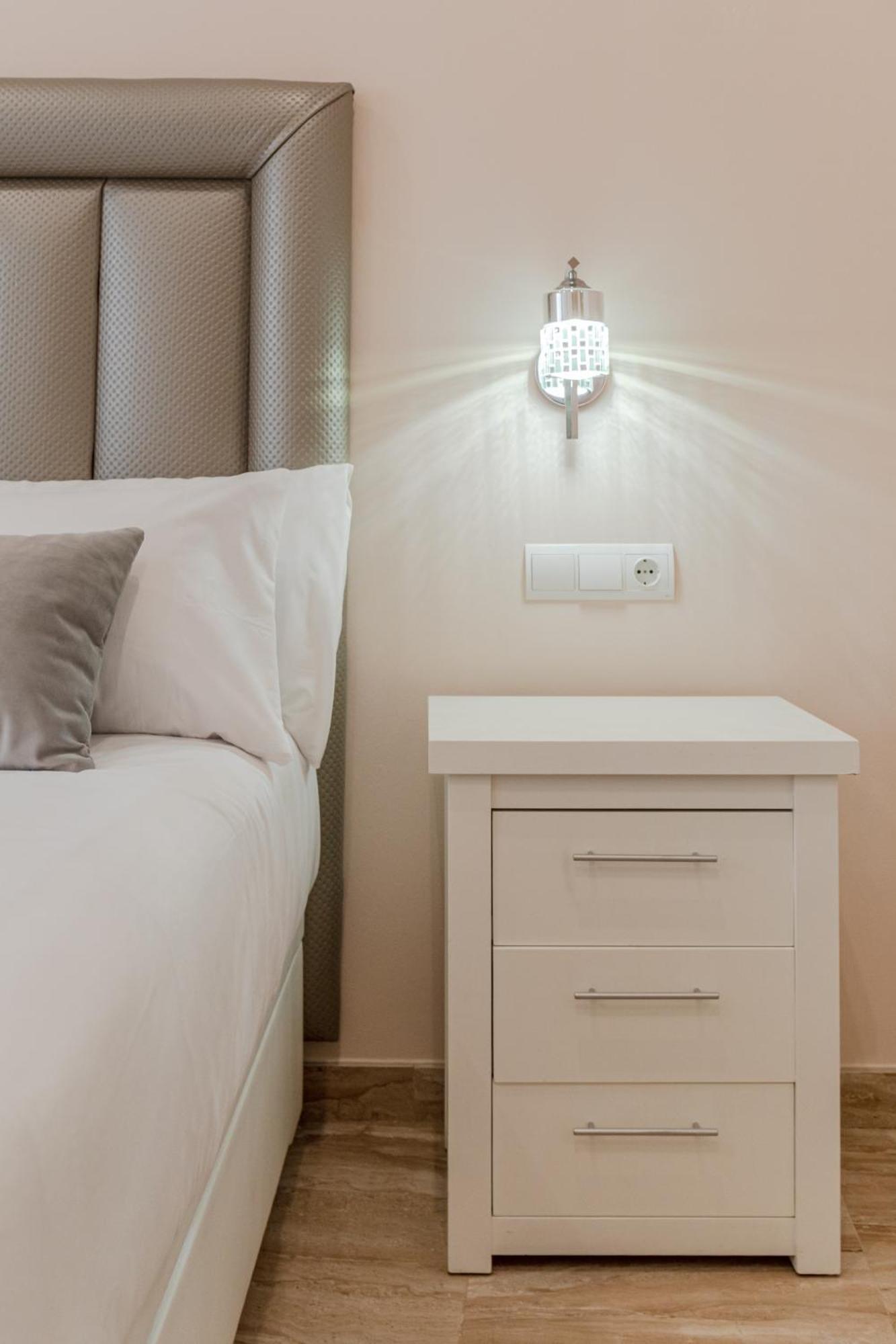 Isg Jose De Velilla Centro Parking Apartment *