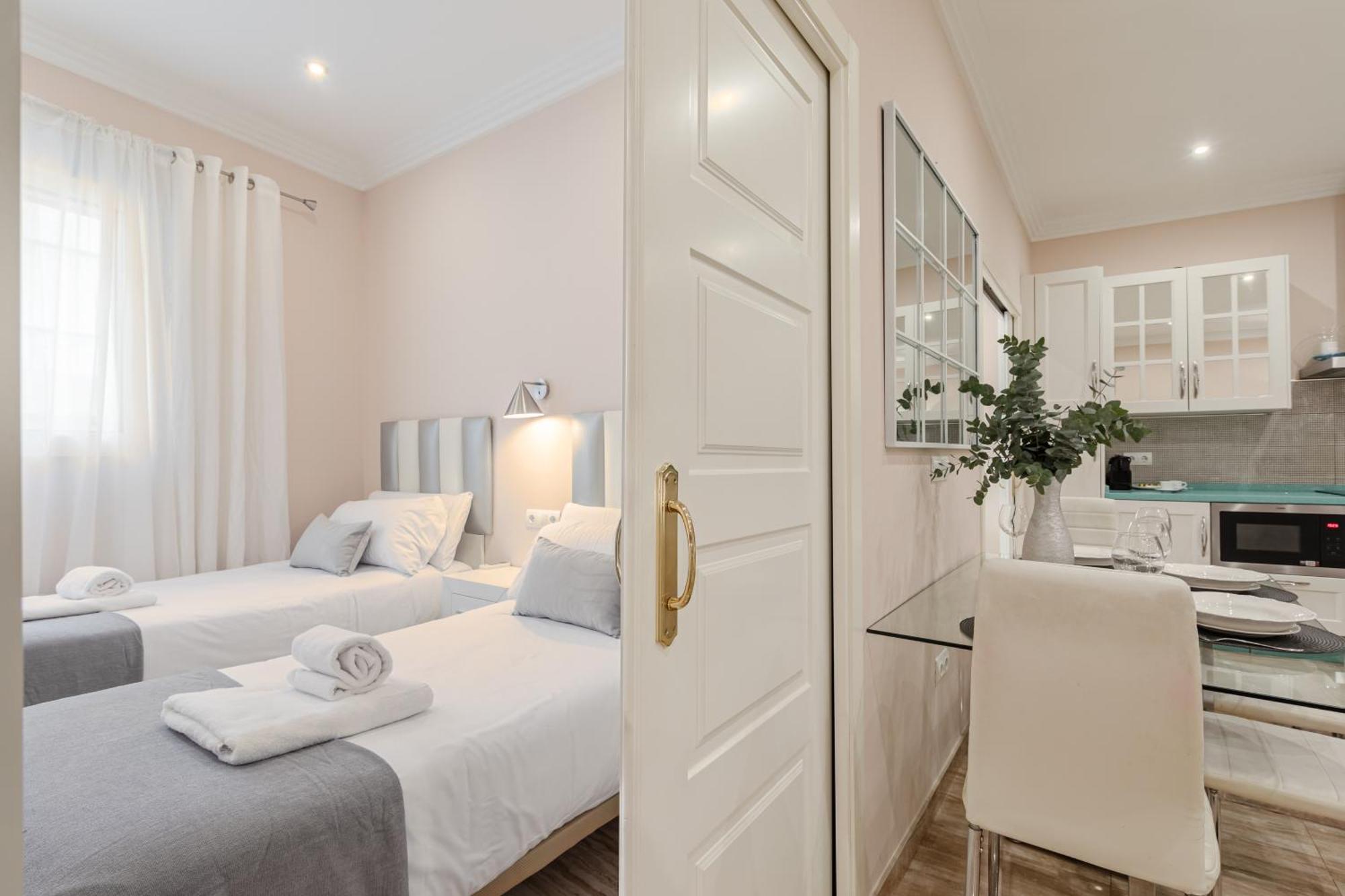 Isg Jose De Velilla Centro Parking Apartment Seville