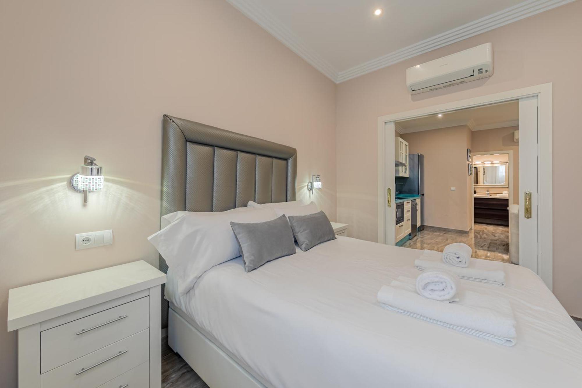 Isg Jose De Velilla Centro Parking Apartment
