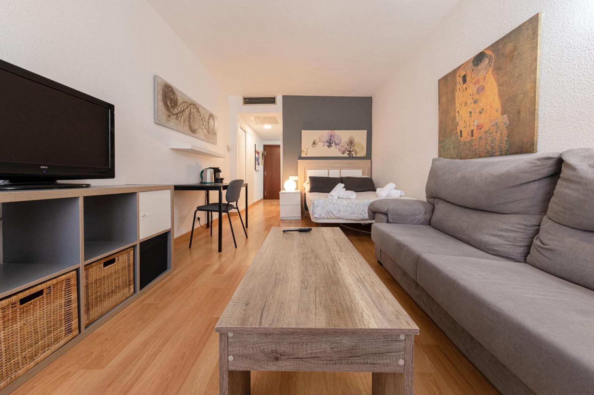 Chick Apartment *