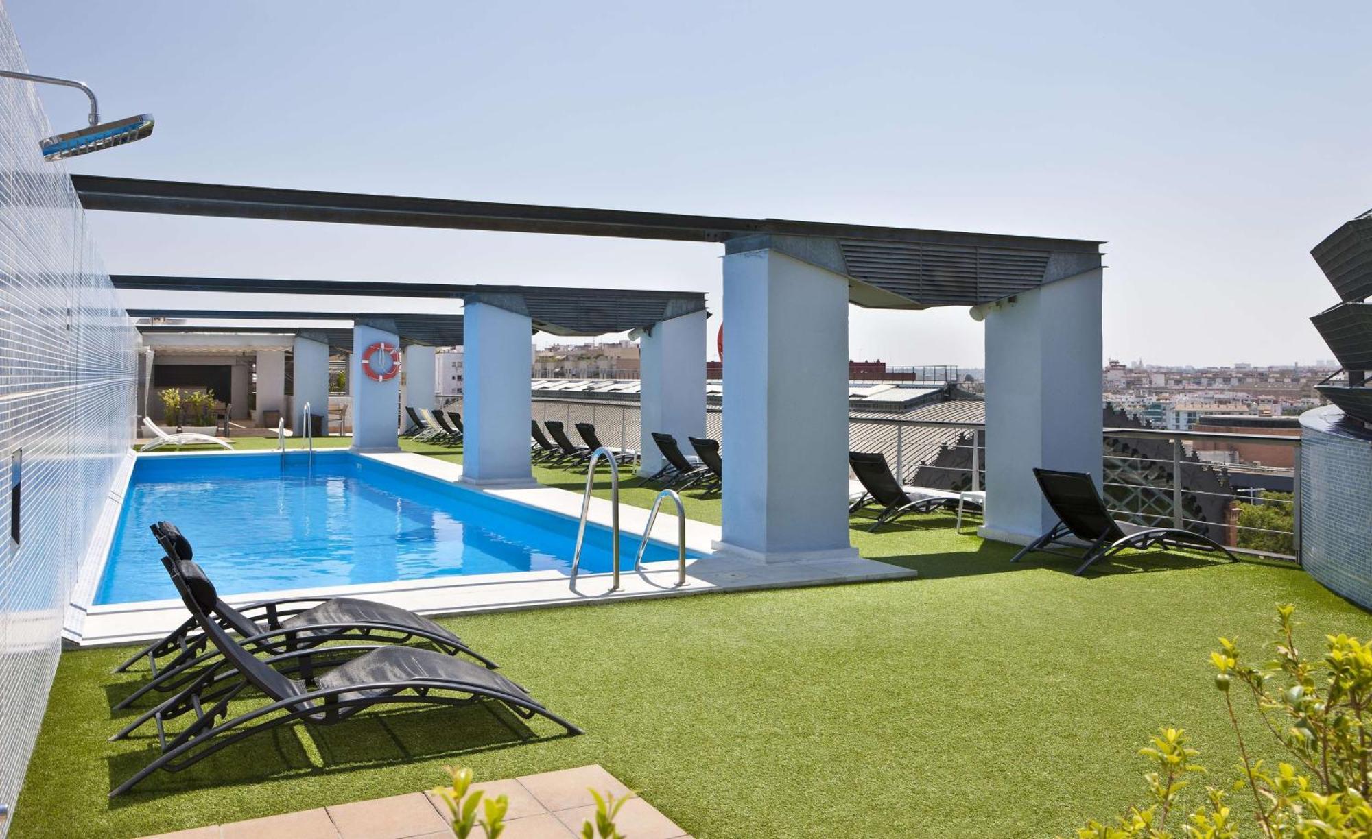 Nh Plaza De Armas Hotel 4*