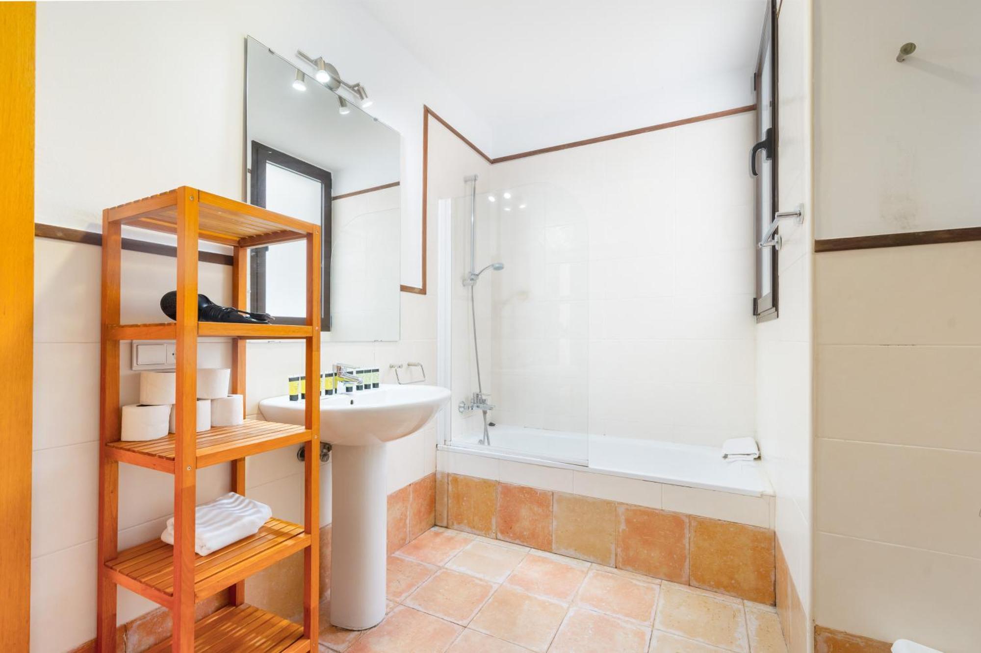 3 Bedrooms 2 Bathrooms Furnished - Triana - Great - Mintystay *