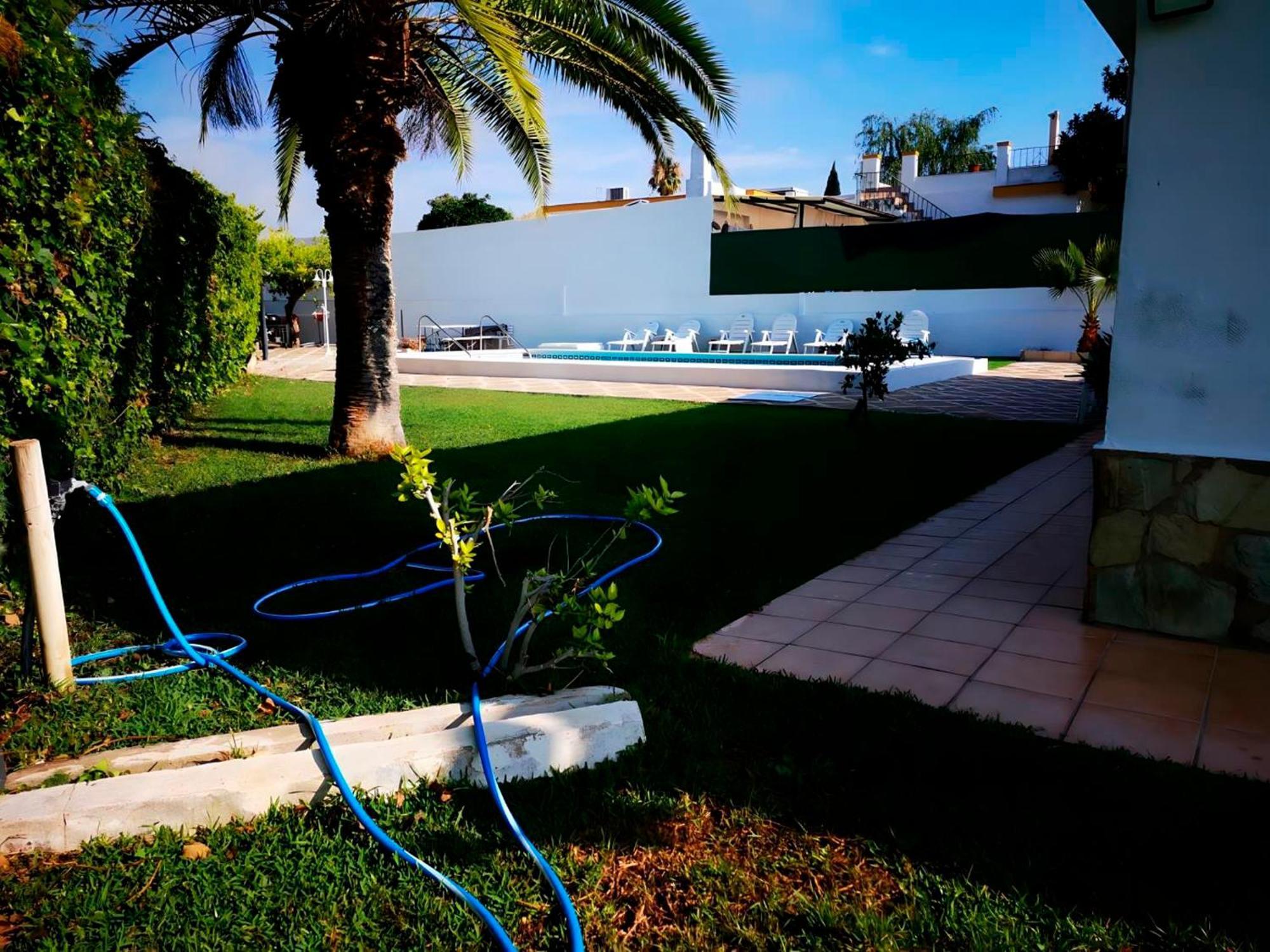 Con Jardin, Piscina Privada Y Parking * Sevilla